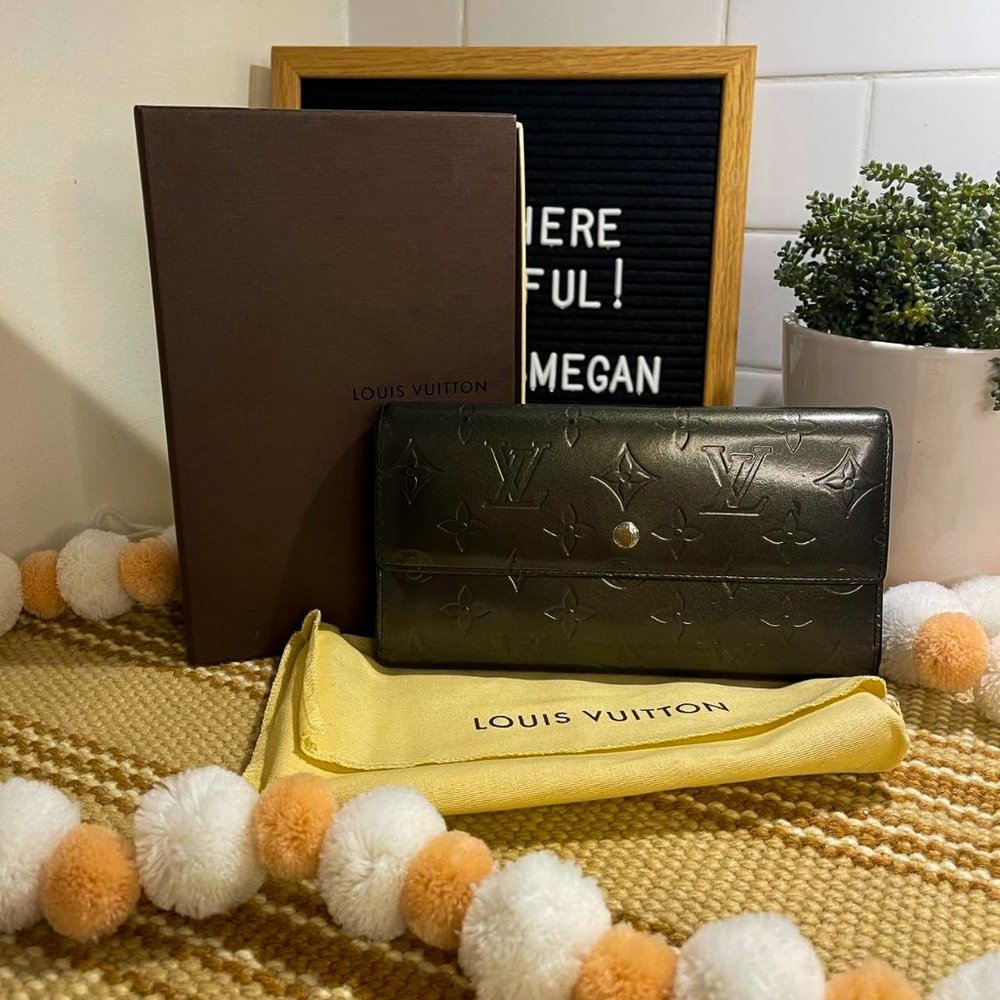 Authentic Louis Vuitton Monogram Vernis Patent Leather Wallet